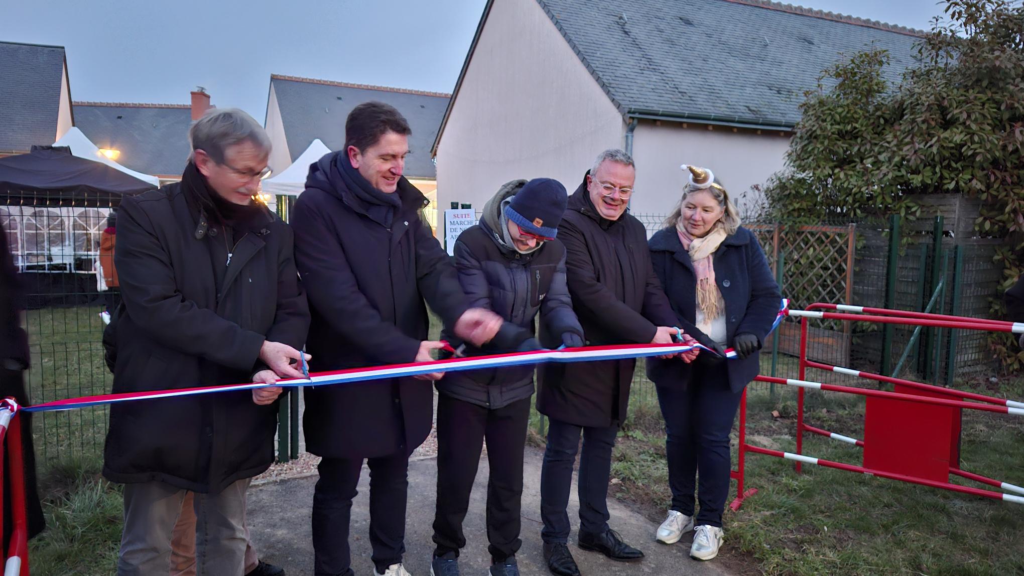 Marché de Noël et inauguration du portillon à Naveil